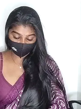 Chat XXX en directo de Tamil_Azhaghi