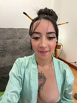 EmmyEvans1's Live XXX Chat