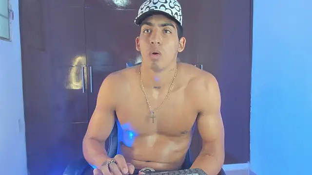 Show de Milo_LatinBoy na webcam