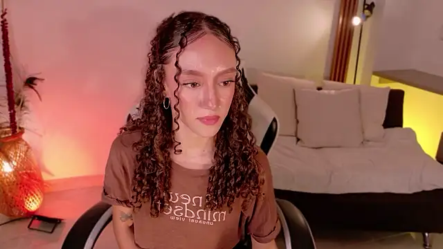 Chatroom XXX en direct de ChloeMoreti