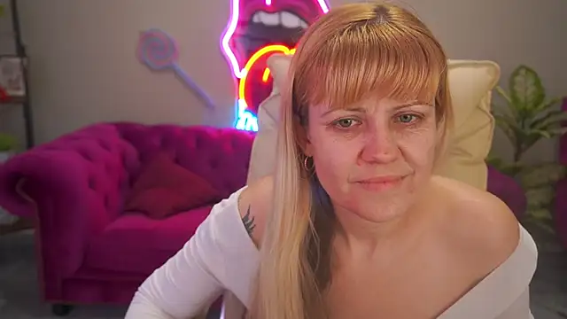 Chat XXX en directo de BellaLaPetit