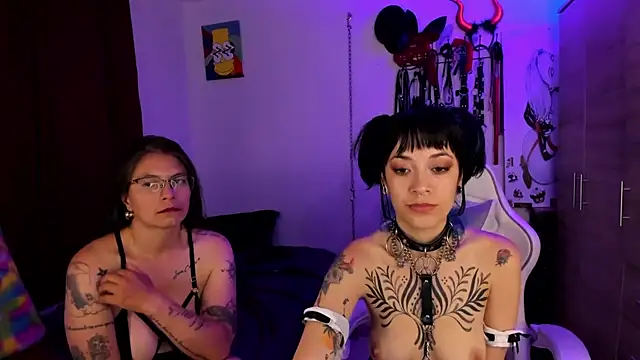 Pertunjukan Kamera Web dungeongirls