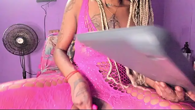 Chat +18 de SEXY-BUNNY13 ao vivo