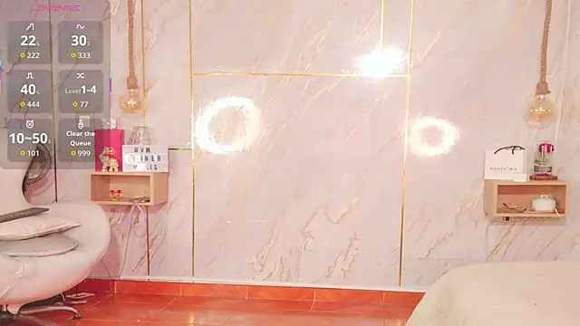 Miss_Charlottet Adlı Modelin Canlı XXX Sohbeti