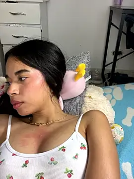 Milleradhara24 Adlı Modelin Canlı XXX Sohbeti