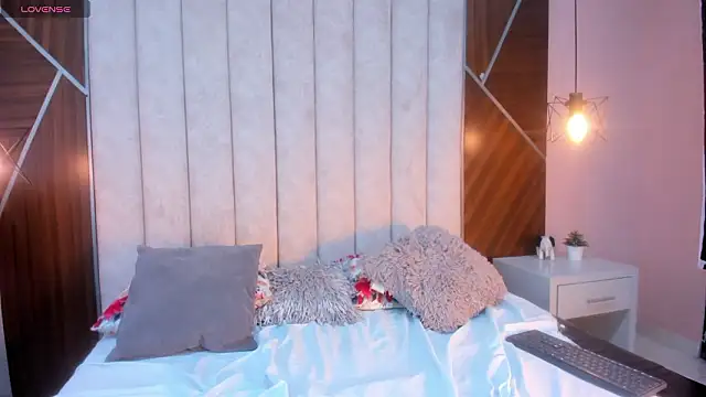 Show modela CAROLYNFOSTER na web-kameri