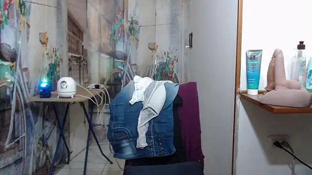 Živý XXX chat curly_greeneyed