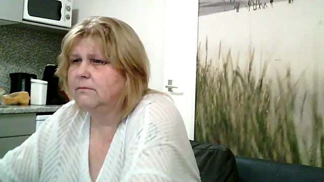 Sylviastar46's Live XXX Chat