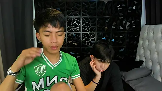 davincihugecock: διαδικτυακό σόου στην κάμερα