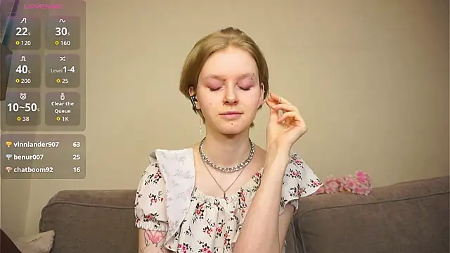 ToyaPletz's Live XXX Chat