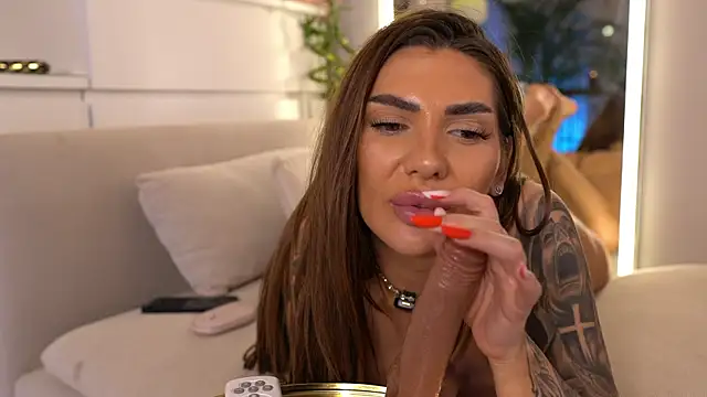 Chat XXX en directo de Tinydoll_XO