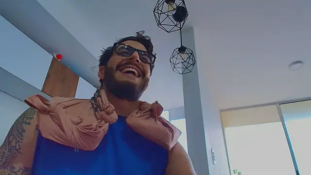 Chat XXX ao vivo de thomas_gun