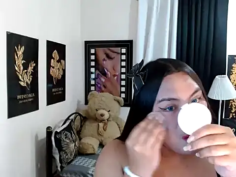 TSbrianaHugeCock 在線直播表演