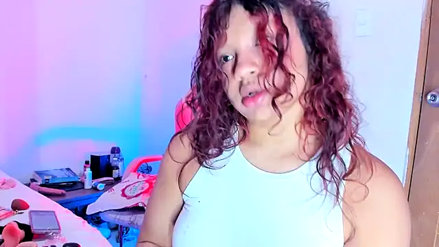 Emily_Coper18 Live XXX-Chat