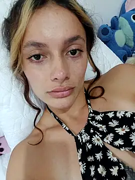 pretty_alana élő XXX-chatje
