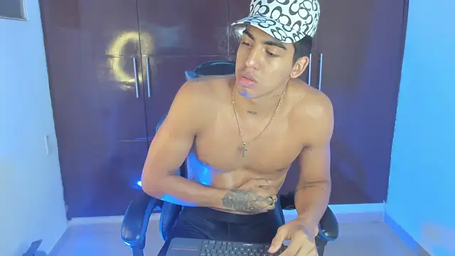Milo_LatinBoy Show Webcam