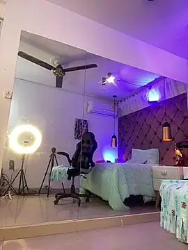 Auri__n Live XXX chat