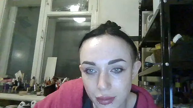 Chat +18 de Trinsy_Love ao vivo