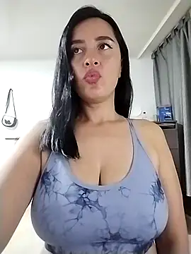 hailey85 élő XXX-chatje