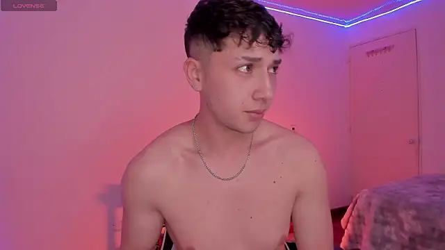 oliver_kyy Adlı Modelin Canlı XXX Sohbeti