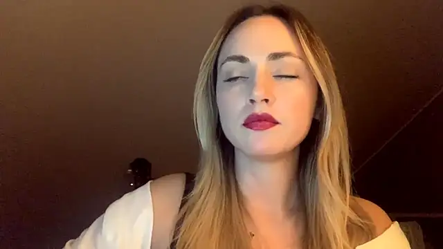 Živý XXX chat ScarlettSensitive