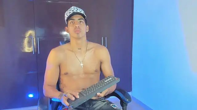 Milo_LatinBoy Live XXX-chat