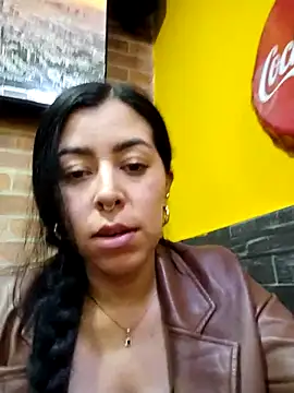 Luianna Adlı Modelin Canlı XXX Sohbeti