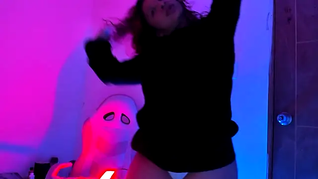 Emily_Coper18 élő XXX-chatje