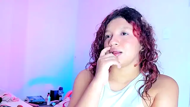 Emily_Coper18 Chat XXX in diretta