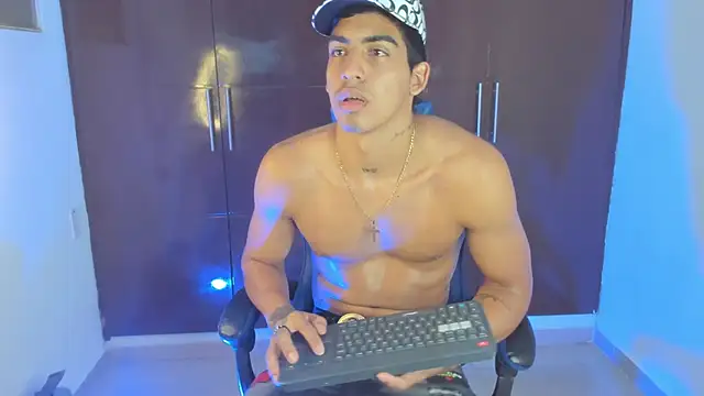 Milo_LatinBoy webcam show