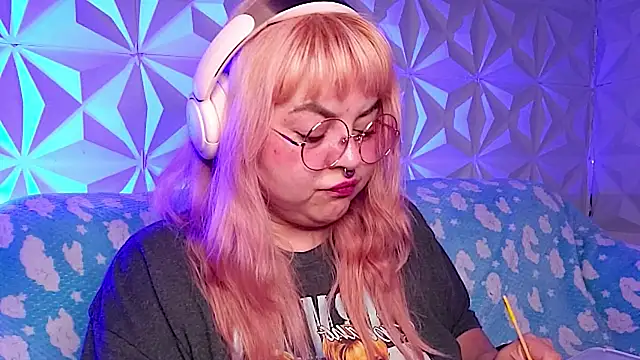 Satyn_doll Chat XXX in diretta