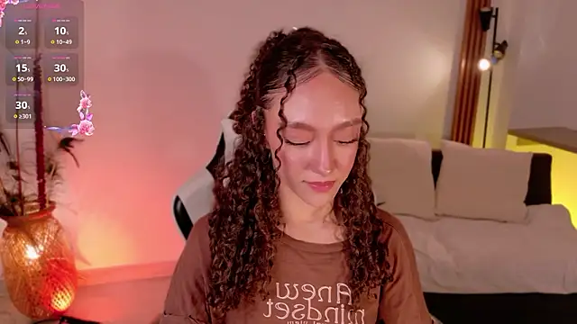 Chatroom XXX en direct de ChloeMoreti