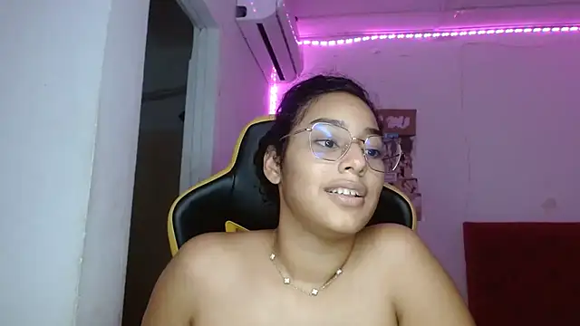 emily_stars1's Webcam Show