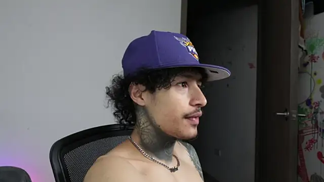 trieone's Live XXX Chat