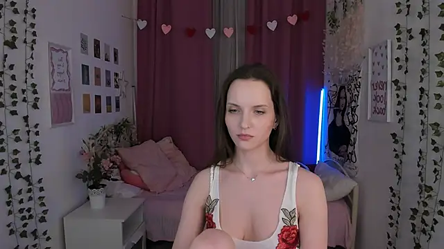 Ariadna_Shy élő XXX-chatje
