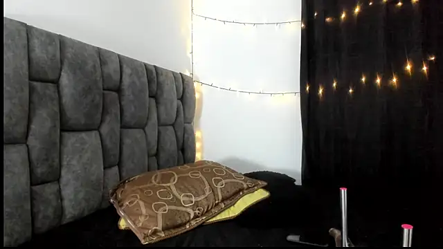 MegannHills_ Show in webcam