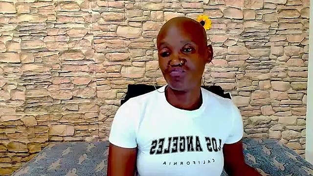 EbonyOlive69のライブXXXチャット