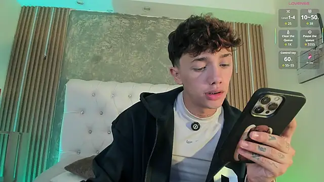 Chat XXX Live Tomy_Rox