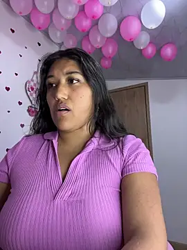 SharaRous Adlı Modelin Canlı XXX Sohbeti