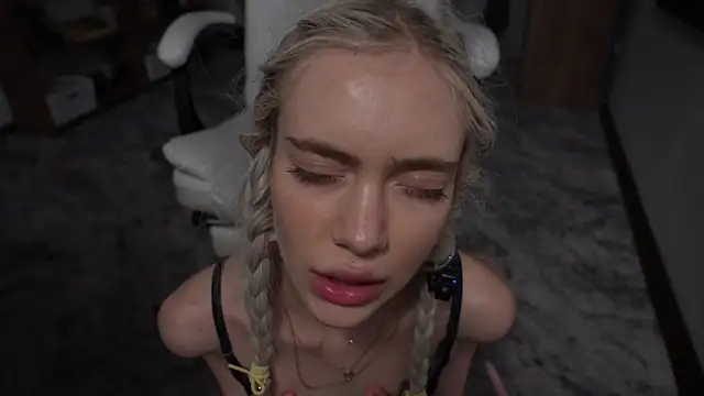 KristalCrowner Live XXX-Chat