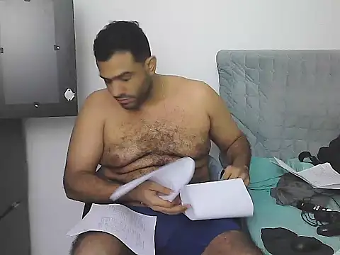 AlphaLatinoBearのライブXXXチャット