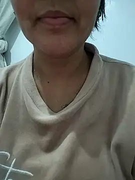 lolo890 Adlı Modelin Canlı XXX Sohbeti