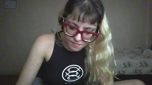 Chatroom XXX en direct de BlondieTami