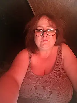 Iwenne: διαδικτυακό σόου στην κάμερα