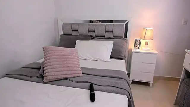 Camilaa_buenoのライブXXXチャット