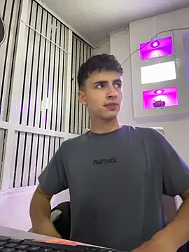 AdrianRinaldi's Live XXX Chat