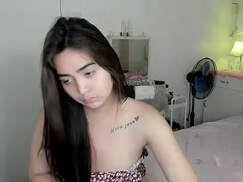 عرض كام nica_doll