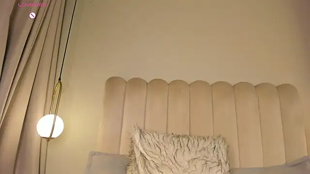 Chat +18 de Melanie_hillz ao vivo