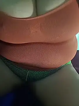 Chat +18 de latina_bigtitss ao vivo