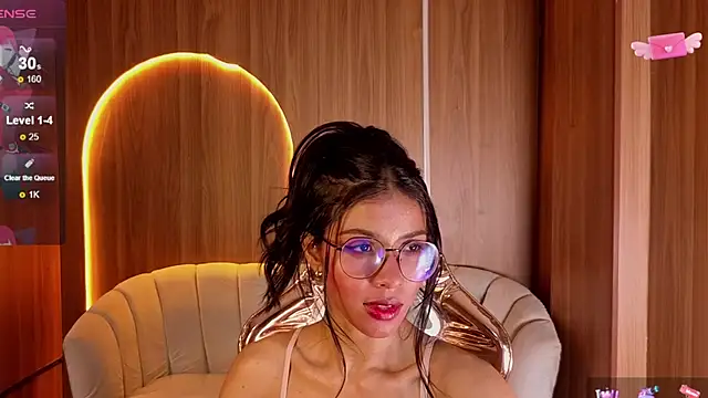 Alina_b_ Adlı Modelin Canlı XXX Sohbeti